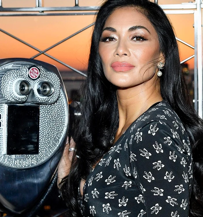 
    Nicole Scherzinger a pozat într-o rochiță cu un decoletu de infarct la etajul 89 al Empire State Buildingfoto: Instagram  