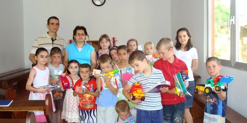 Anda şi George Stanca, printre copiii de la fundaţia Inimă de copil