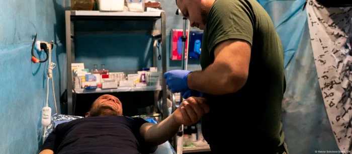 Soldat ucrainean rănit la un punct de stabilizare din apropiere de Doneţk
