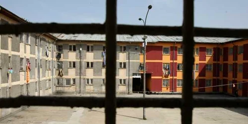 Blocul de detenţie, înainte şi după