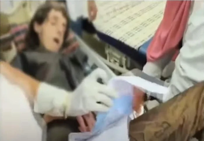 Lalita Kayi a fost transportată la spital pentru îngrijiri medicale. Foto: captură video
