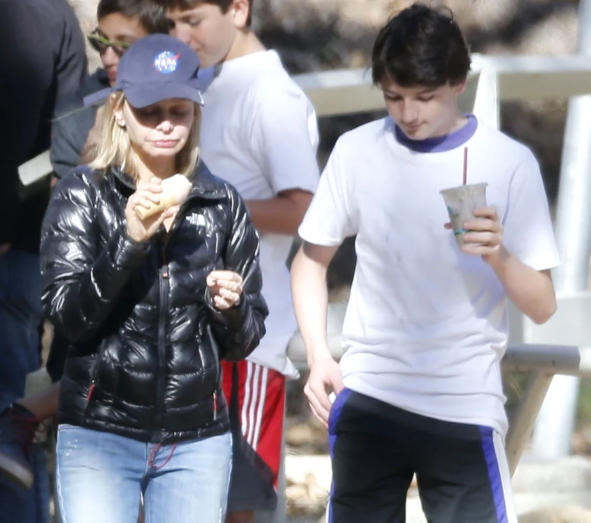 
    Calista Flockhart l-a adoptat pe Liam în 2001, înainte să-l cunoască pe Harrison FordFoto: Hepta  
