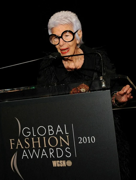 Excentrica Iris Apfel s-a stins din viață FOTO AFP
