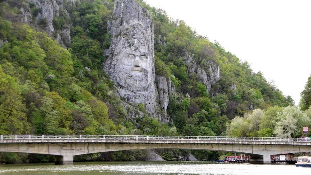 verdictul-jurnali-tilor-de-turism-cazanele-dun-rii-n-topul-celor-10-destina-ii-de-neratat-n-rom-nia