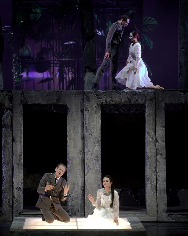 Valentin Stoica, Maria Gogonea (sus), Alexandru Badea, Monica Luca (jos). Foto Andrei Grigore