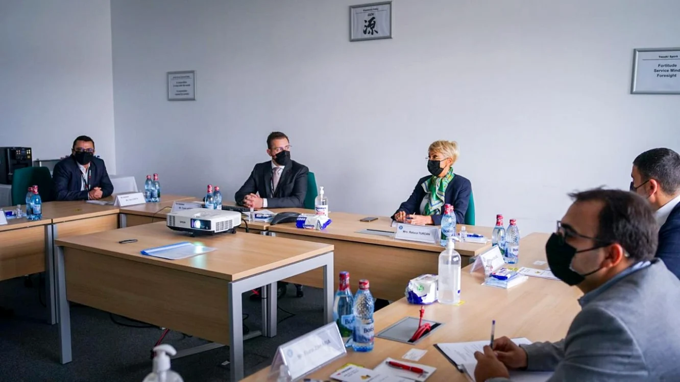 Ministrul Raluca Turcan a făcut declaraţia după vizita la două companii private din judeţul Brăila, Vard şi Yazaki