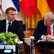 Emmanuel Macron si Donald Trump FOTO Profimedia