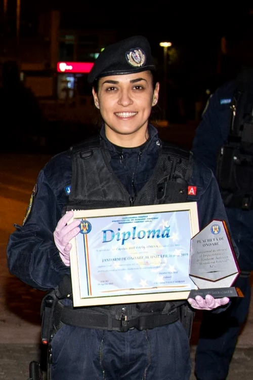 Jandarmeriţa Oana But, premiată pentru activitatea zilnicăFotografii: Arhivă personală