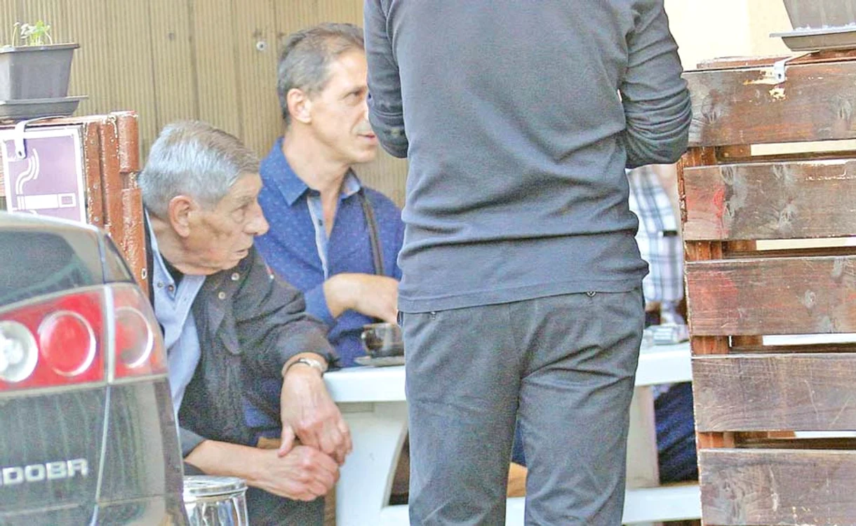 Şi anul trecut,  l-am suprins la  acest local 