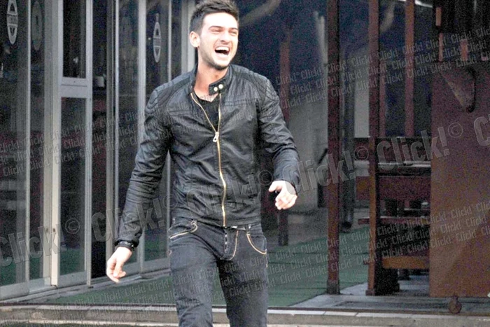 
    Dorian Popa s-a  bucurat să vadă  că prezintă interes  pentru paparazzi (Foto:Click!)  