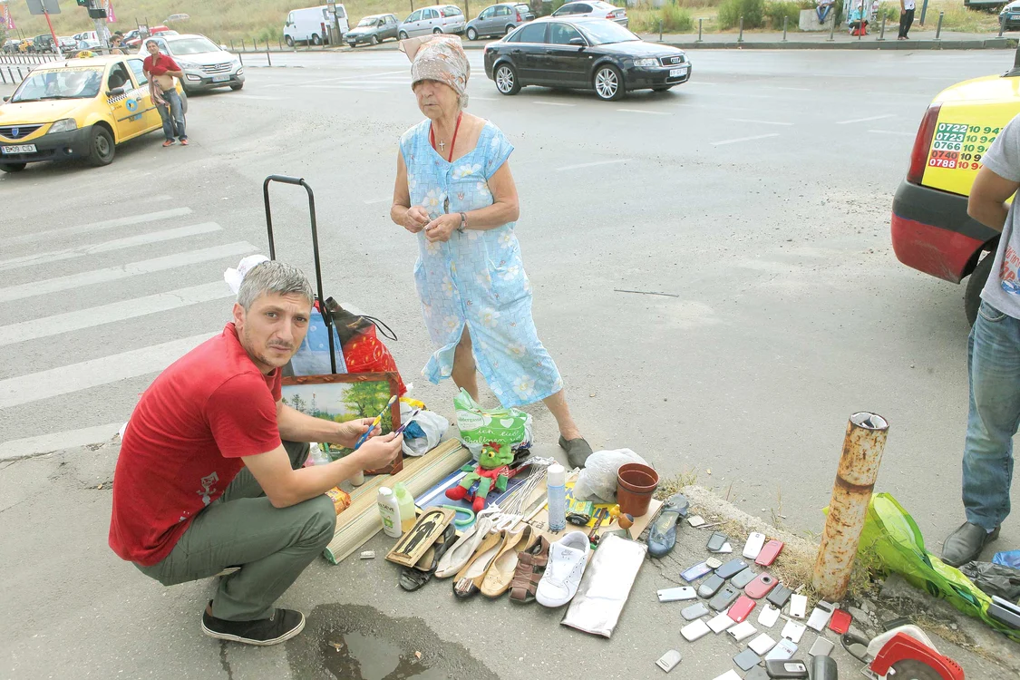 În târgul de vechituri de la Vitan găseşti produse expirate, lenjerie purtată sau prăjituri stricate