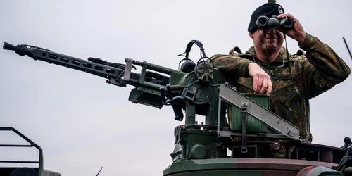 Soldat german pe tanc in apropiere de Elba FOTO EPA-EFE