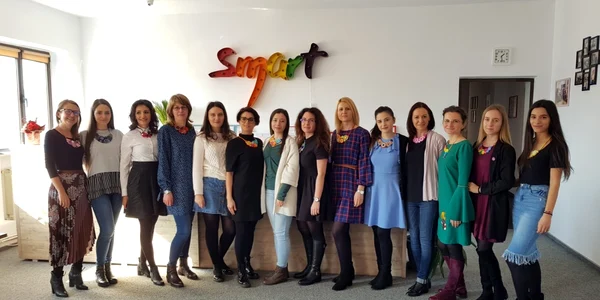 mona serban smart academy engleza cu o parte dintre colegi