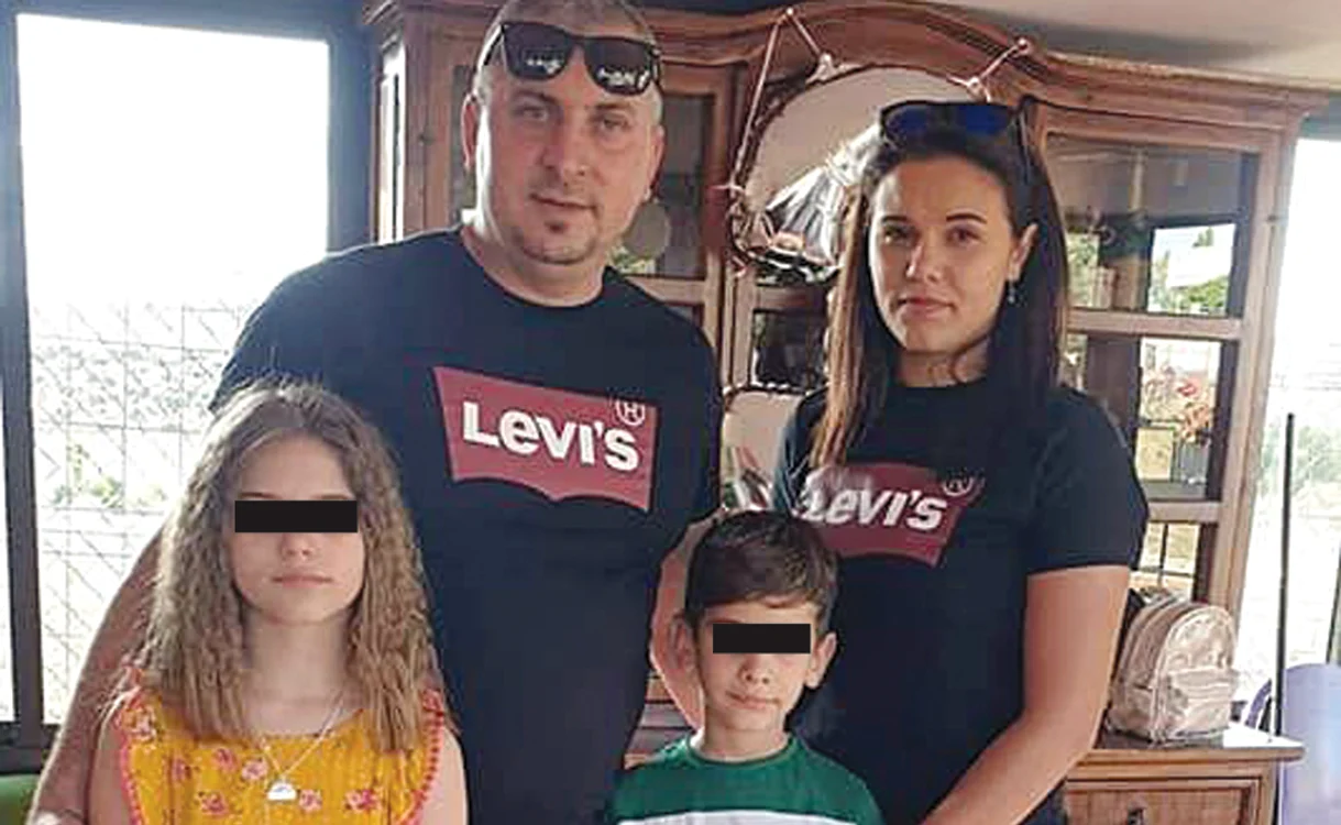 
    Copiii în vârstă de 8, respectiv 10 ani, au rămas orfani după criza de gelozie a tatăluiFOTO: Facebook  