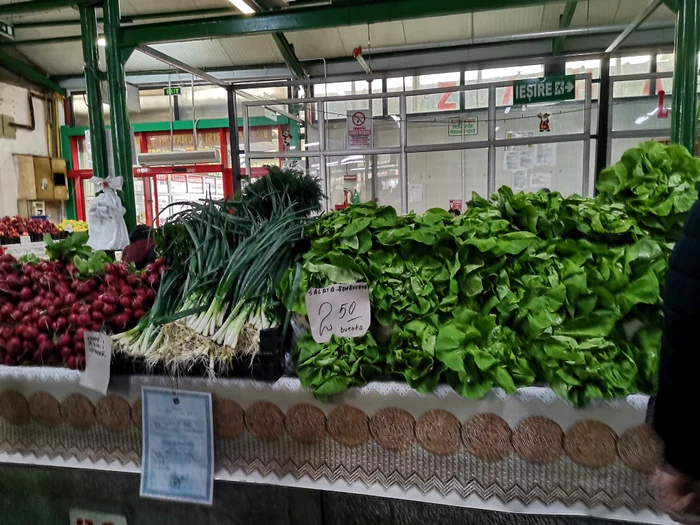 Verdețurile sunt cele mai căutate produse din piață în această perioadă FOTO: A. Mitran