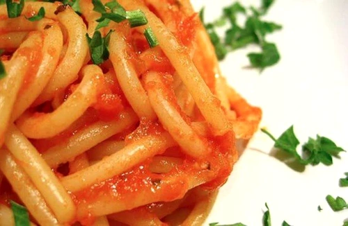 Spaghete cu sos de rosii patrunjel si oregano jpeg