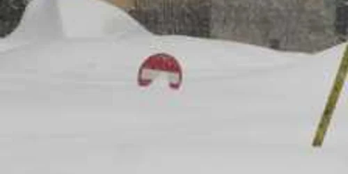 Troienele de zăpadă ating pe alocuri o înălţime de peste doi metri