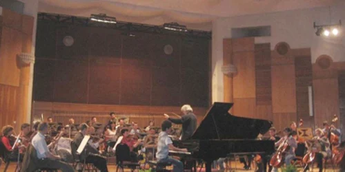 Muzicienii de la „George Apostu“ nu se vor mai strânge de Crăciun pe scena Filarmonicii