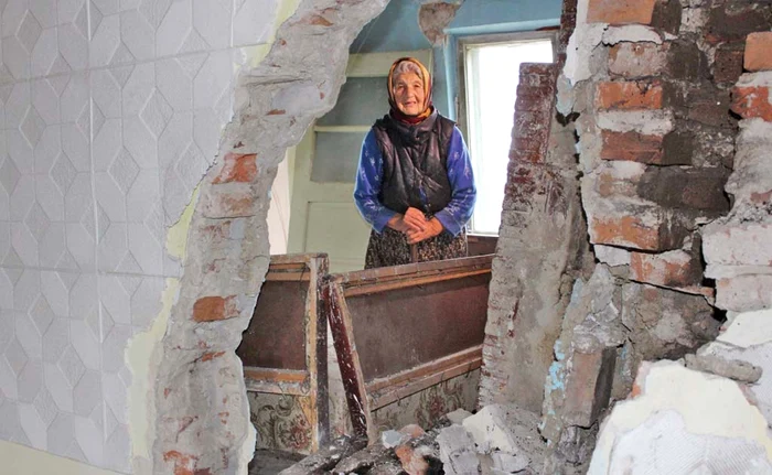Vasilica Văduva abia se mai ţine pe picioare. Este bolnavă şi singură