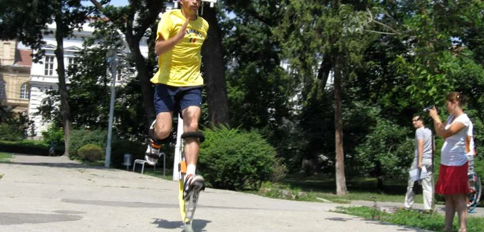 Arad: VIDEO Arădenii au mers pe picioroange moderne alături de Ştefan Cojocnean (GALERIE FOTO)
