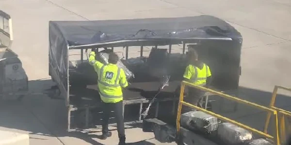 bagaje aruncate pe aeroportul Cluj jpg