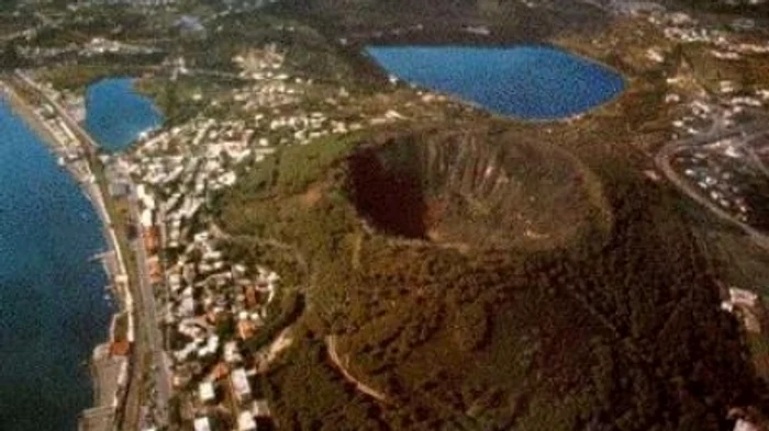 Vulcanul Campi Flegrei