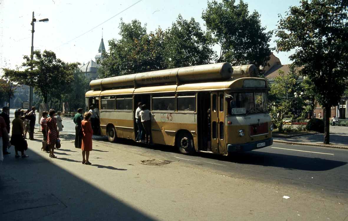 Transportul în România comunistă. Sursa: Fortepan.hu. Foto: Urban Tamaș