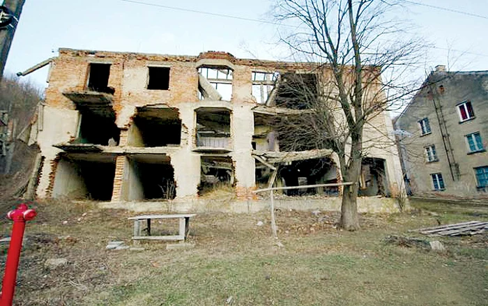 Multe dintre blocurile construite de sovietici s-au prăbuşit