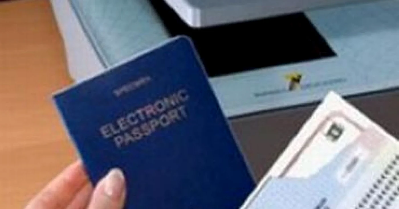 Cei interesaţi pot avea paşapoarte electronice