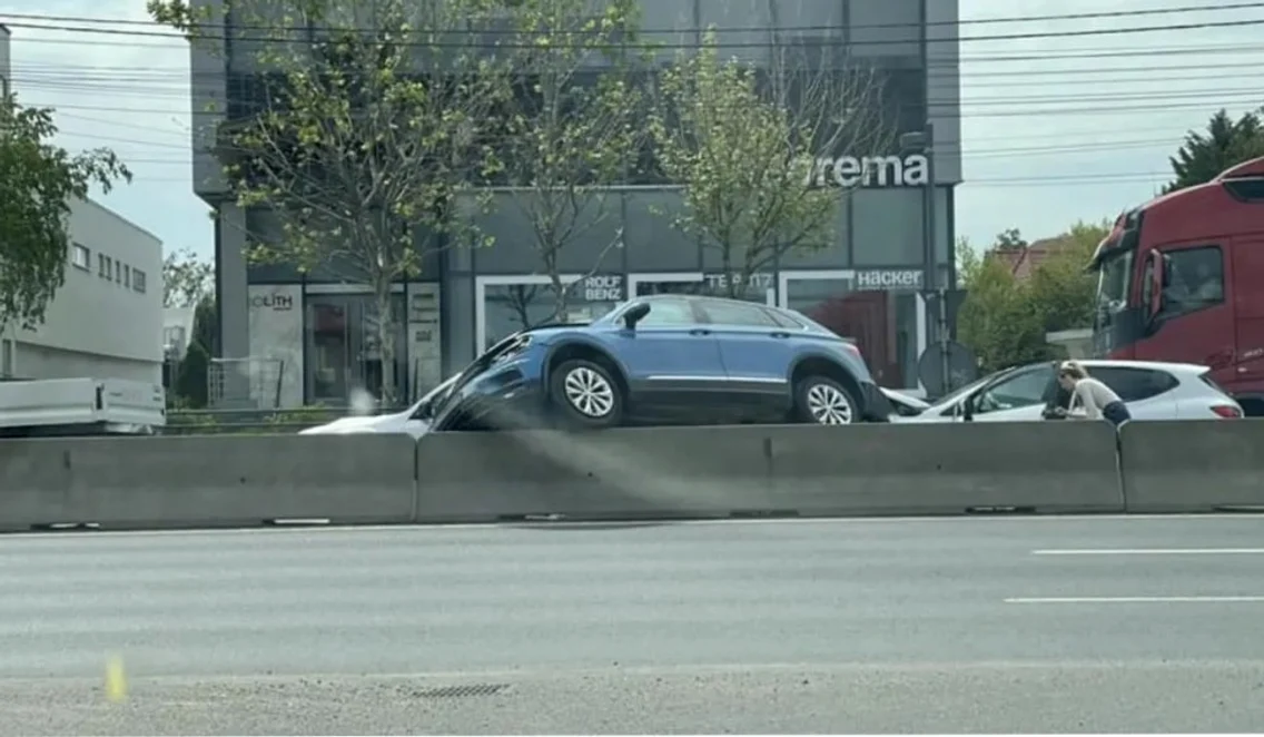La volanul unuia dintre autoturisme se afla Principesa Sofia a României / Foto: InfoTraficRomania.to
