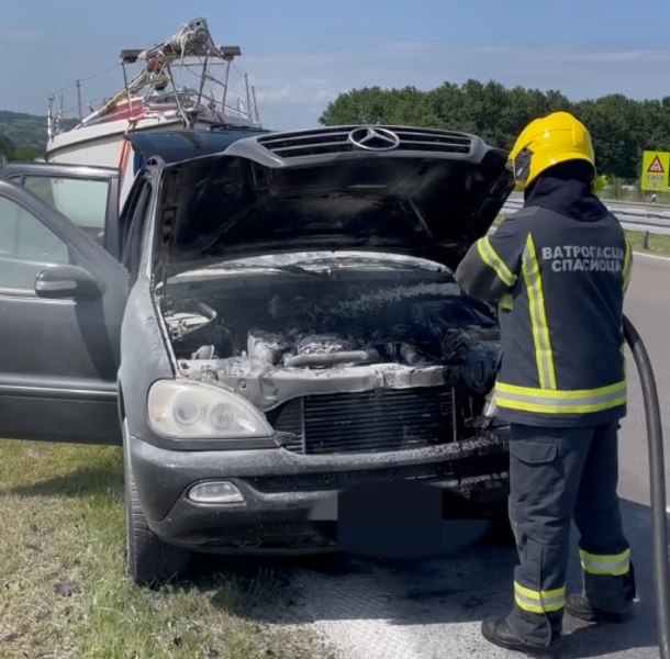 Expediția Circumeuropa 2024, început cu ghinion. Mașina care transporta „Vulpea” spre Lefkada a luat foc în Serbia FOTO