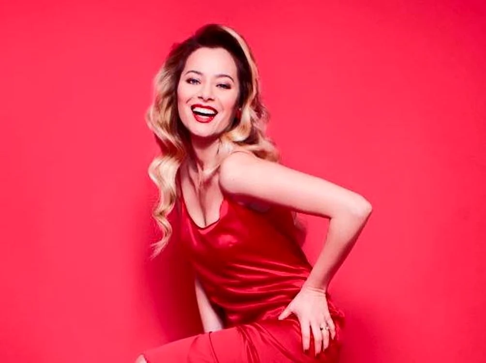 Laura Cosoi (34 de ani) și-a schimbat coafurafoto: Arhiva Personală