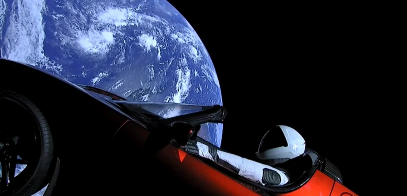 Starman se îndreaptă spre Marte la bordul unei Tesla Roadster