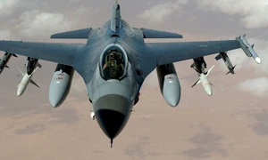 F16