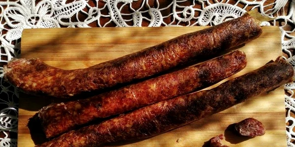 carnati de casa. foto sura cu bunatati