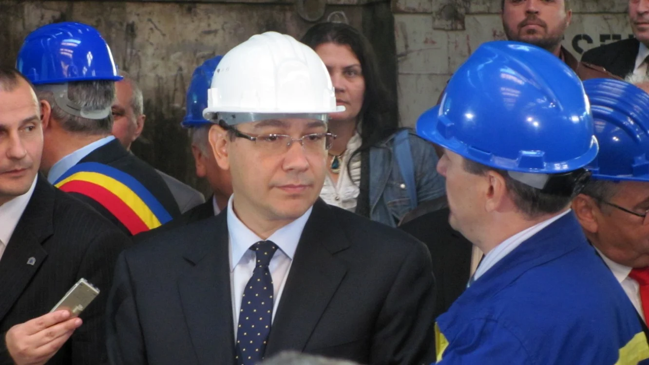 Victor Ponta a purtat cască de protecţie / FOTO Bogdan Vladu
