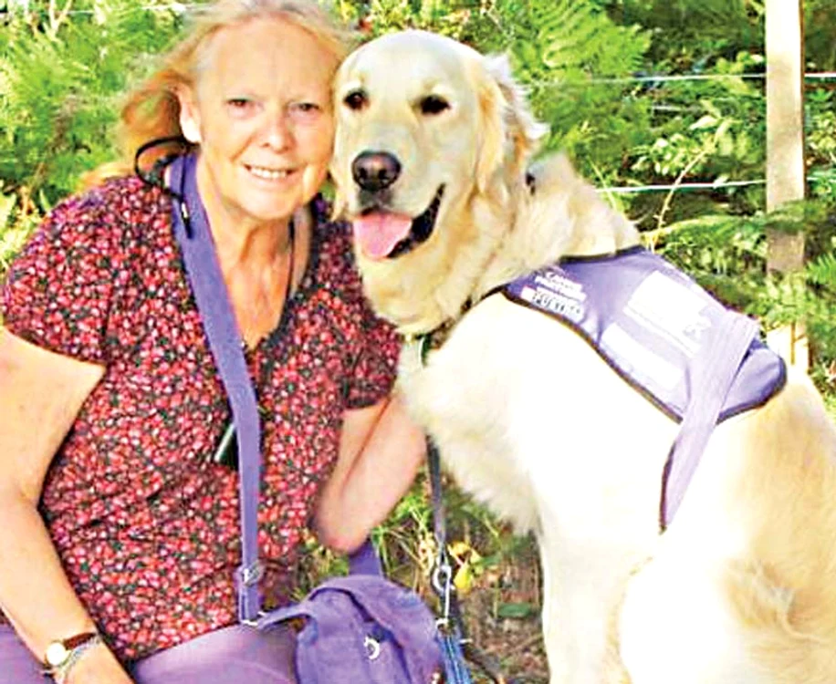 Wendy Hilling alaturi de căţelul Edward