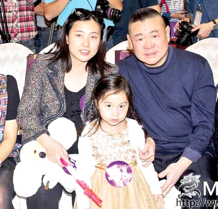 Diamant de culoare roz, montat într-un inel. 27,6 mil. $Foto: AP/AFP