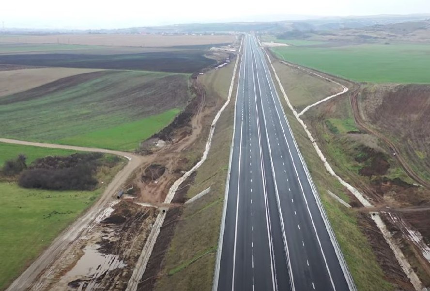 Dilema unui cetățean din Alba Iulia care de zece ani plătește impozit pentru un teren aflat sub autostrada Sebeș - Turda