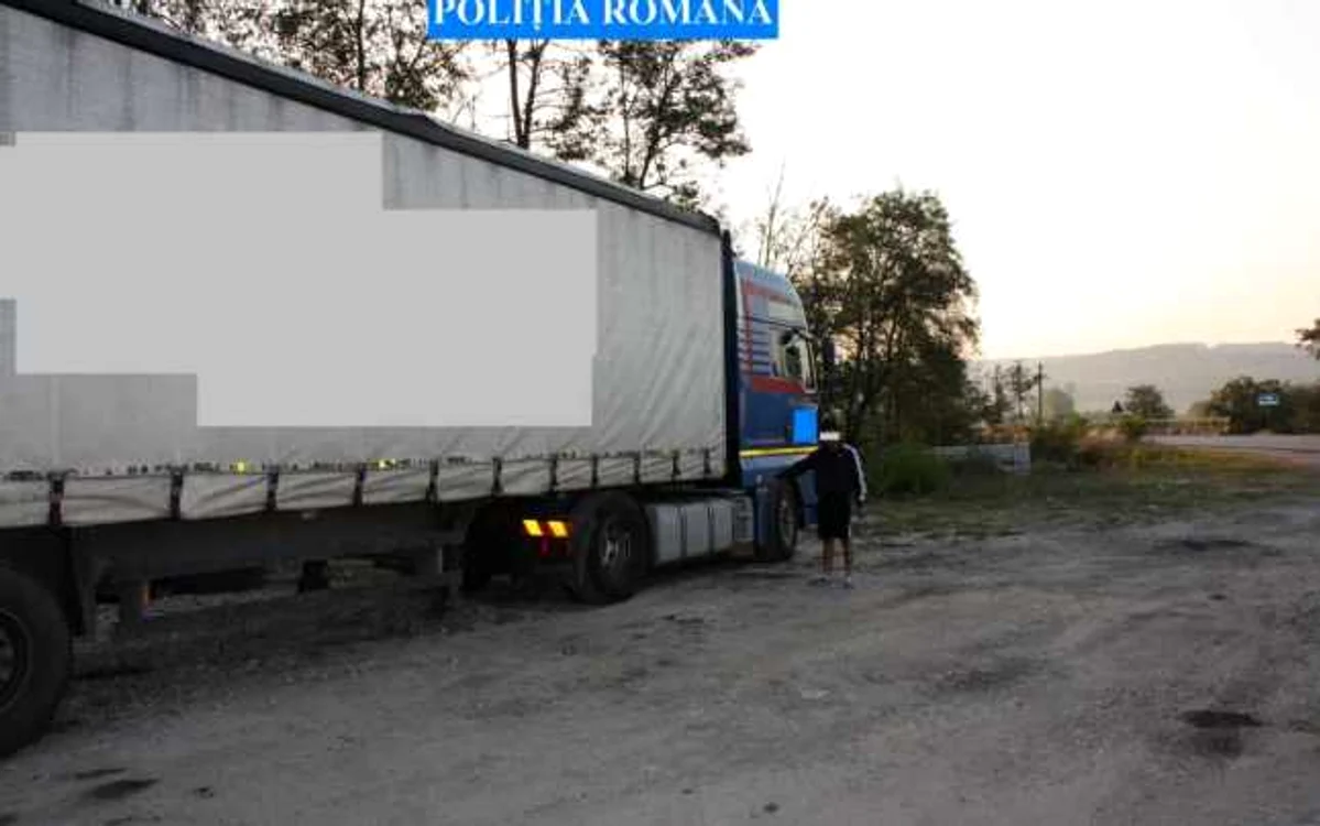 Rezervorul unui autotren parcat pe Dealul Negru a fost spart