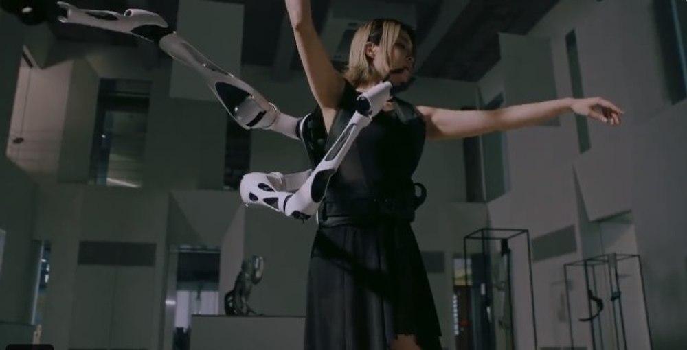 O echipă de cercetători japonezi a dezvoltat braţe robotice pentru a „stimula creativitatea” VIDEO