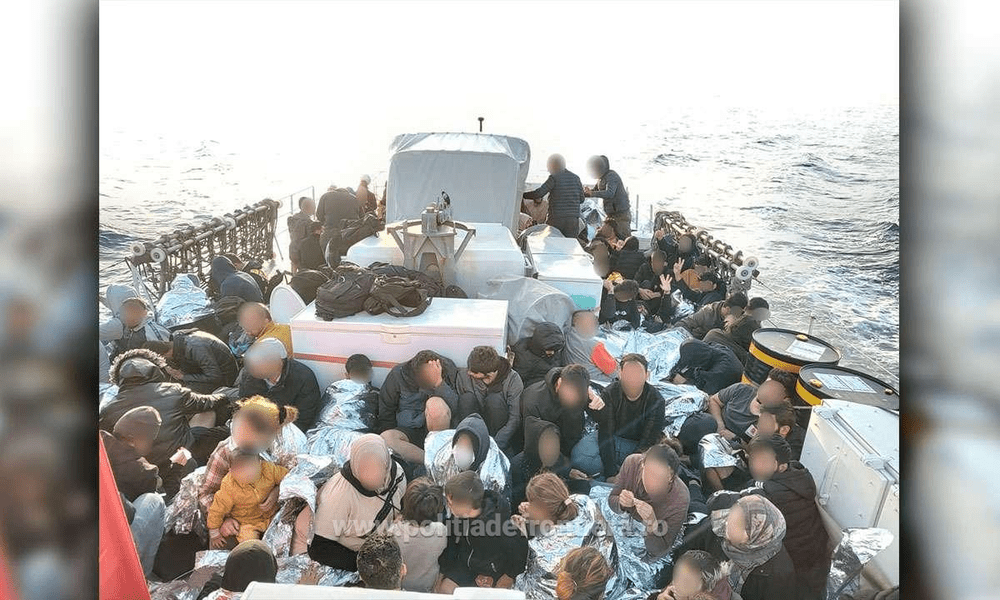Polițiștii de frontieră români au salvat 108 oameni aflați pe o navă în derivă în Marea Mediterană VIDEO 