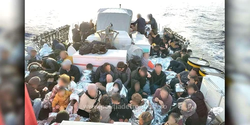 Intervenţie salvatoare a poliţiştilor de frontiera români în Marea Mediterană FOTO Poliția de Frontieră jpg
