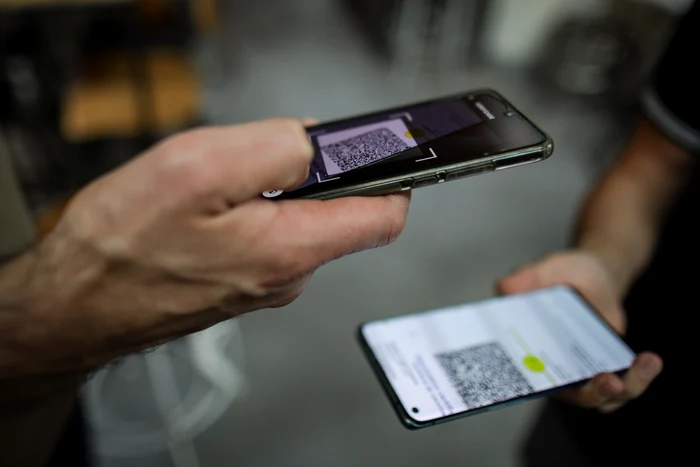 Certificatul verde COVID ar putea fi folosit cu intermitențeFoto: Inquam Photos