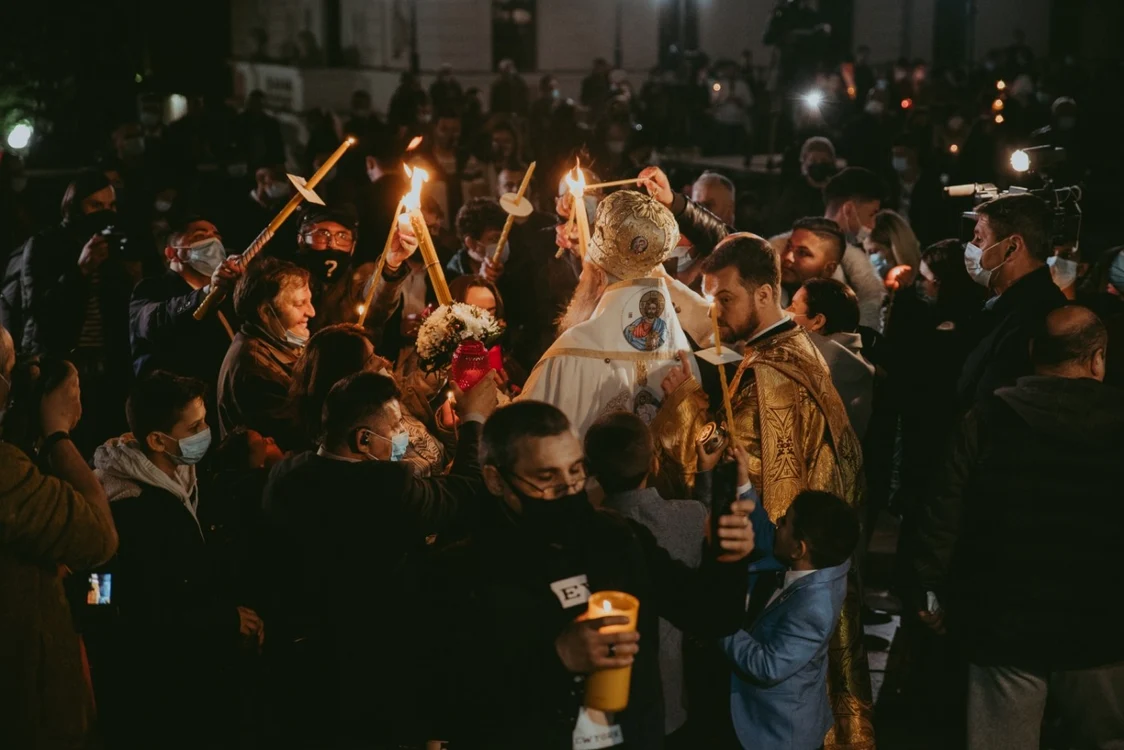 Slujbă ortodoxă de Înviere - arhiva foto