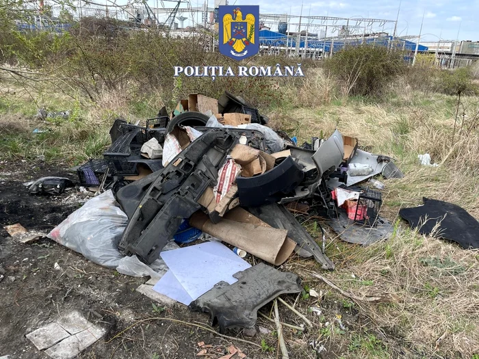 Bărbatul a aruncat resturile la intrare în Slatina FOTo: IPJ Olt