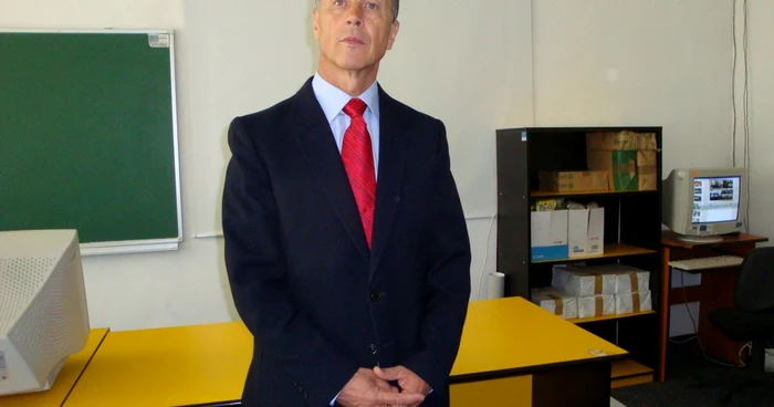 Profesorul Iacob Alexandru coordonează cea mai bună revistă şcolară