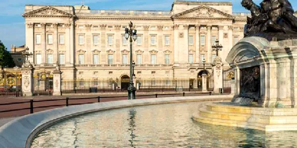 Palatul Buckingham din Londra - reşedinţa monarhilor britanici din 1837 Foto Chris Hepburn