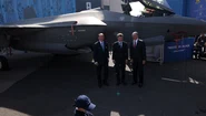 Nicușor Dan participă alături de fiul său la expoziția BSDA (Black Sea Defense, Aerospace and Security), în București. FOTO Inquam Photos / George Călin