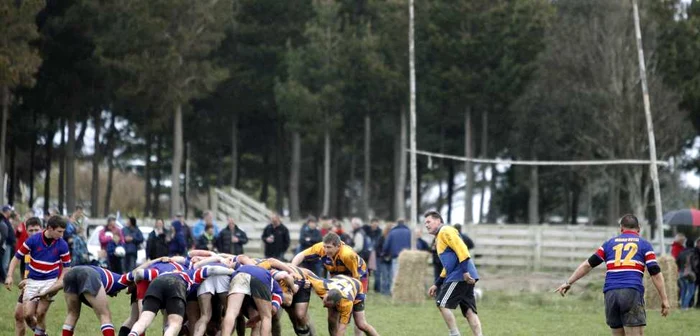 Suporterii scoţieni au jucat un meci de rugby cu neozeelandezii din Colac Bay * Foto: Reuters